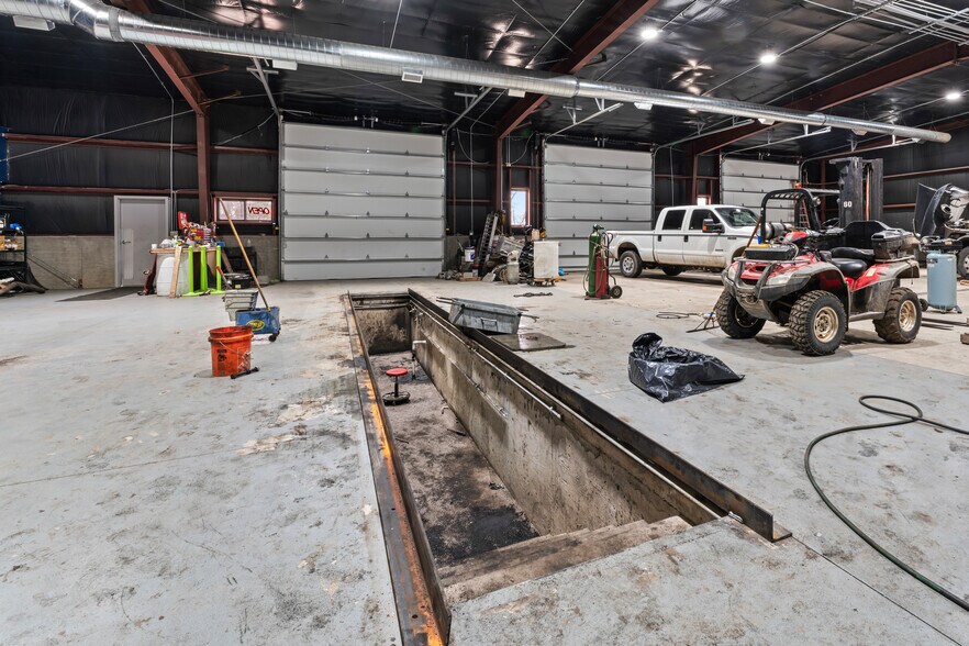 More Photos Of 814 SE Sunnyside School Rd, Blue Springs Warehouse For Sale