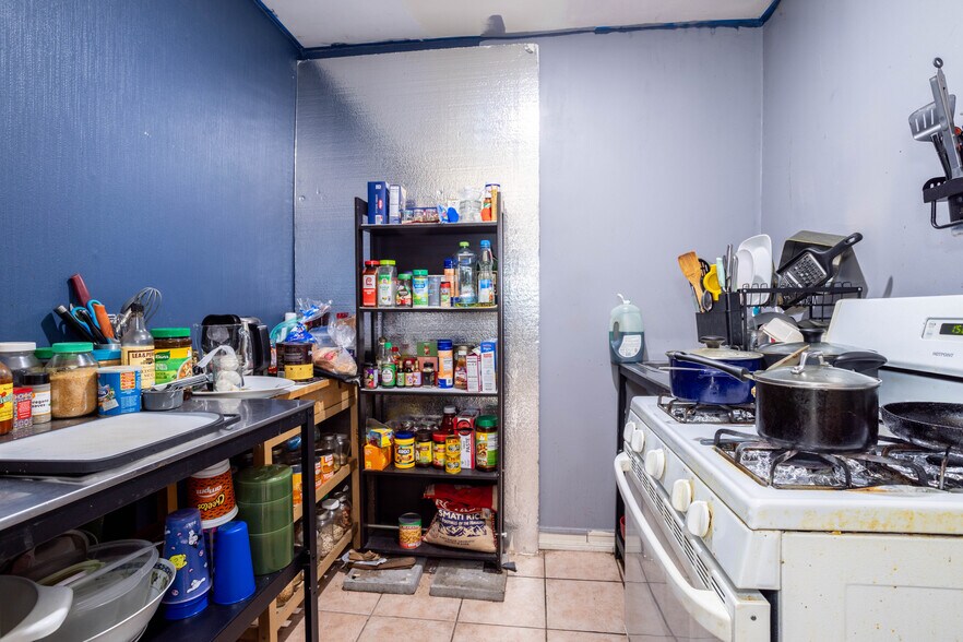 More Photos Of 6402 Graves Ave, Van Nuys Apartments For Sale