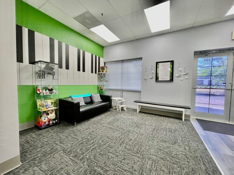 More Photos Of 10158 S Parker Rd, Parker Unknown For Lease