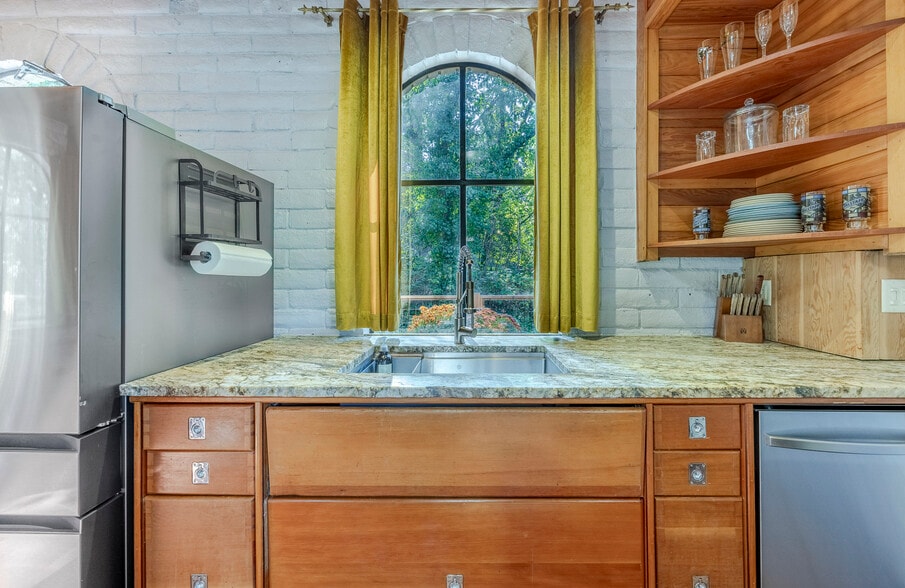 More Photos Of 1820 E 28th Ave, Eugene Multifamily For Sale