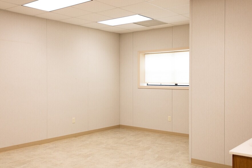 More Photos Of 2131 W Briargate Dr, Bryan Office For Sale