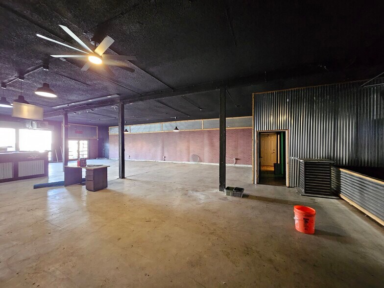 More Photos Of 6825 Crenshaw Blvd, Los Angeles General Retail For Sale