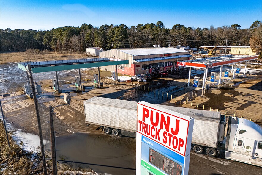 More Photos Of 22263 US Highway 59 N, Queen City Service Station For Sale