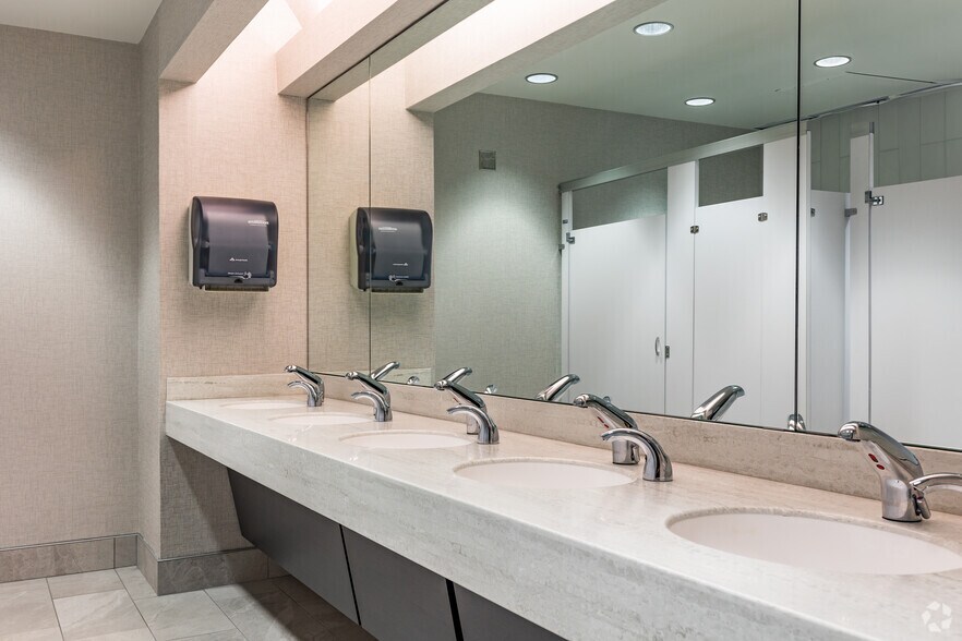 More Photos Of 3045 Technology Pky, Orlando Unknown For Lease