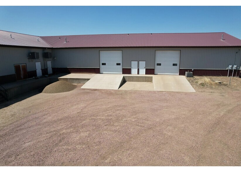 More Photos Of 47080 273rd St, Harrisburg Warehouse For Lease