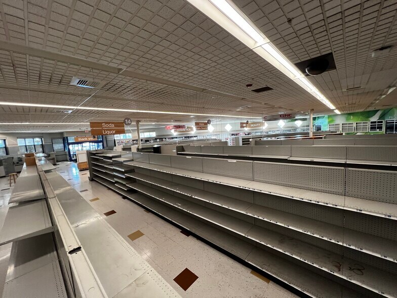 More Photos Of 975 E Cypress Ave, Redding Drugstore For Lease