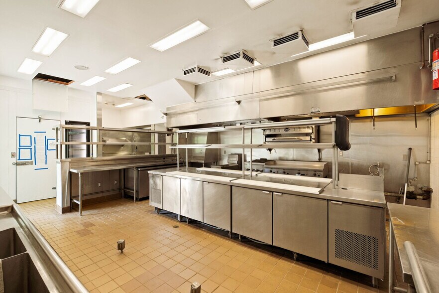 More Photos Of 8768 W Sunset Blvd, West Hollywood General Retail For Sale