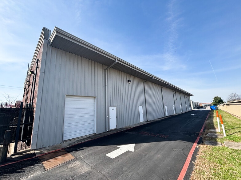 More Photos Of 1515-1527 E Lark St, Springfield Office For Sale