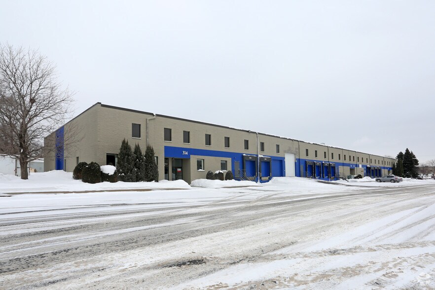 More Photos Of 310-322 W 86th St, Bloomington Distribution For Lease