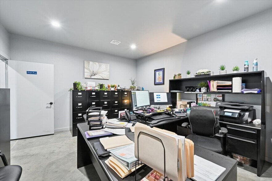 More Photos Of 22390 E 111th St, Broken Arrow Warehouse For Lease