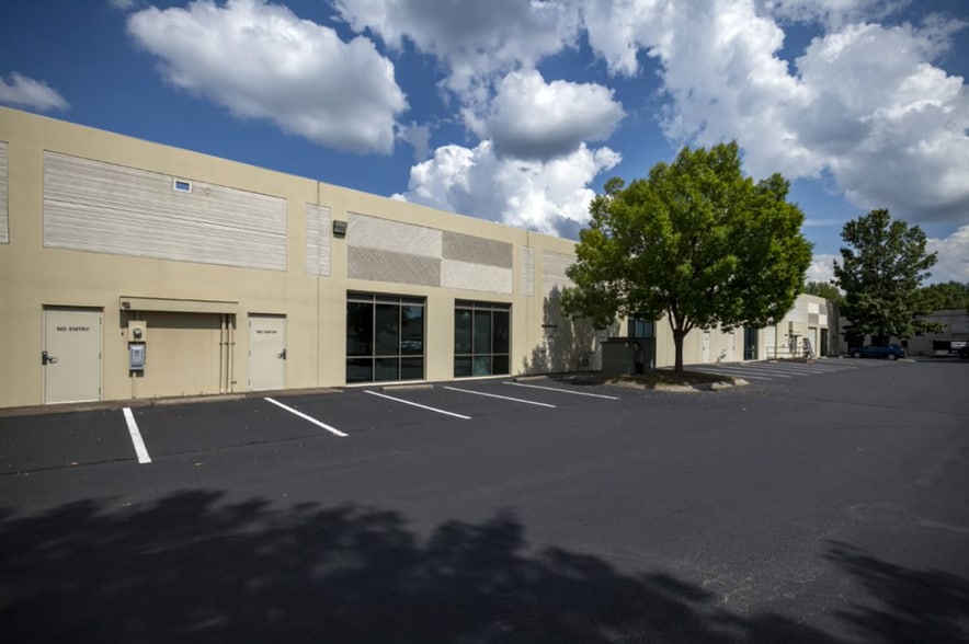 More Photos Of 318 Seaboard Ln, Franklin Unknown For Lease