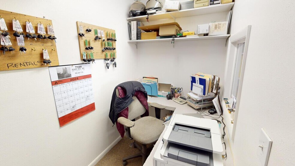 More Photos Of 809 N State Highway 149, Lake City Convenience Store For Sale