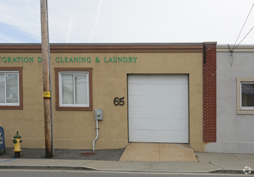 More Photos Of 65 Albany Ave, Freeport Warehouse For Lease