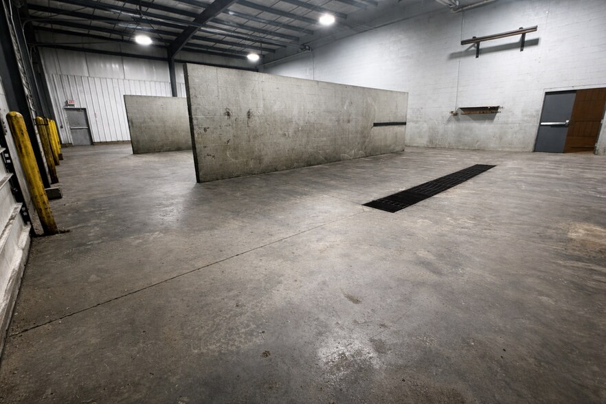 More Photos Of 376 Hope Station Rd, Weston Warehouse For Lease