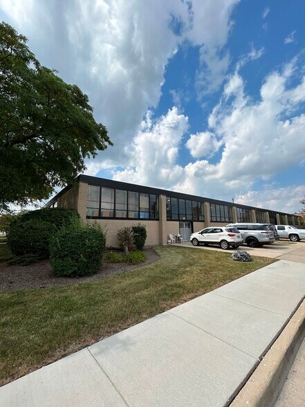 More Photos Of 4242 W Bryn Mawr Ave, Chicago Manufacturing For Lease