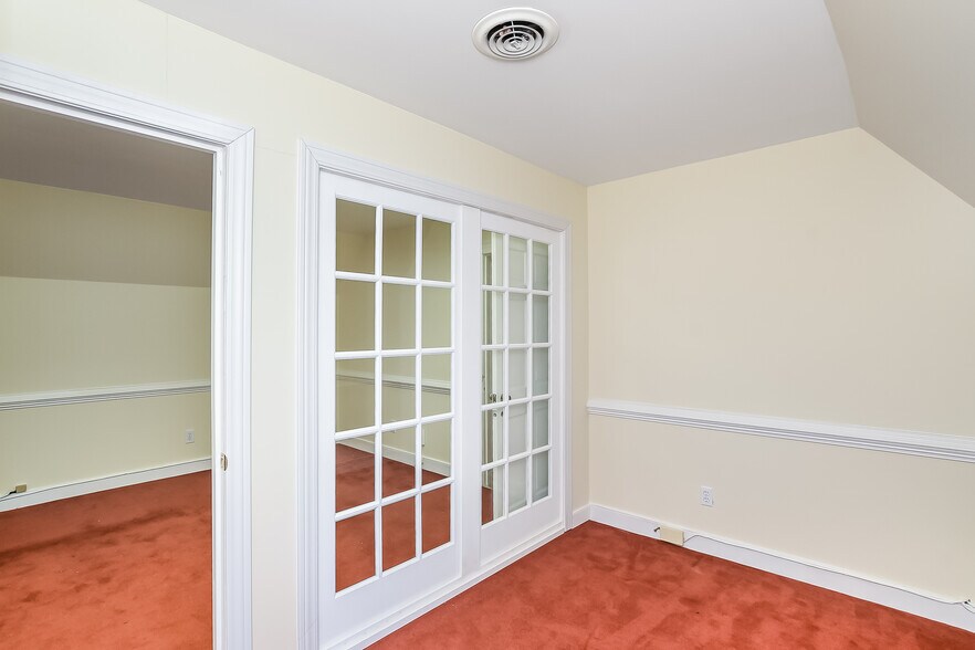 More Photos Of 1900 E Parham Rd, Henrico Office For Sale