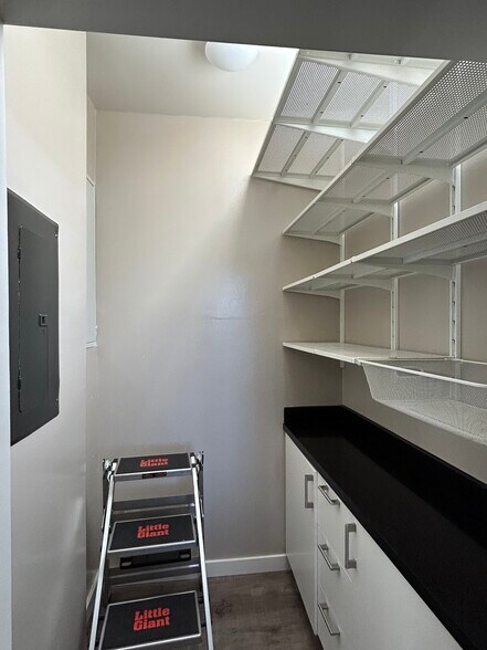 More Photos Of 3820 Broadway, Oakland Office Residential For Lease