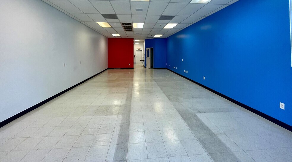 More Photos Of 179 Hancock St, Gallatin Storefront For Lease