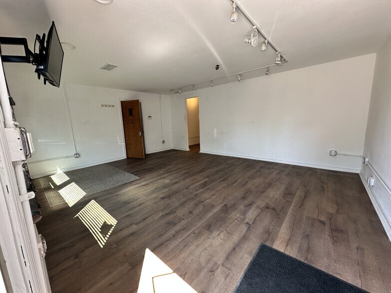 More Photos Of 2201 Lake Ave, Thornton Warehouse For Sale