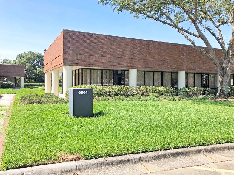 More Photos Of 9501 Princess Palm Ave, Tampa Unknown For Lease