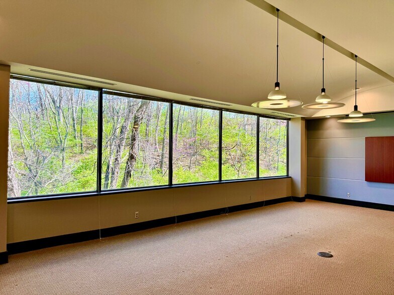 More Photos Of 10875 Benson Dr, Overland Park Medical For Lease