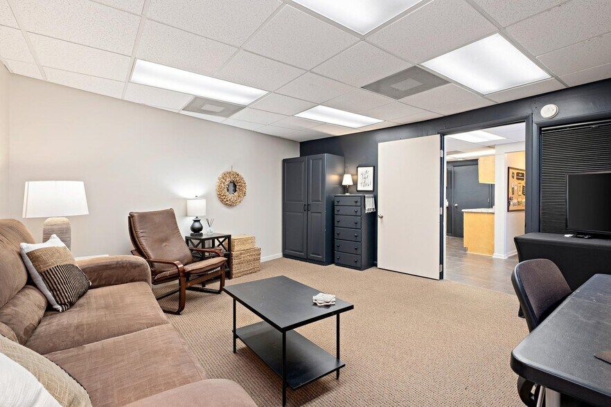 More Photos Of 22 Crescent St, Grand Rapids Apartments For Sale