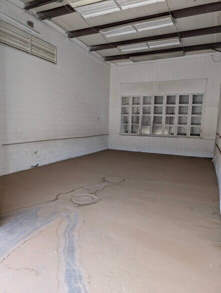 More Photos Of 11101 Dyer St, El Paso Freestanding For Lease