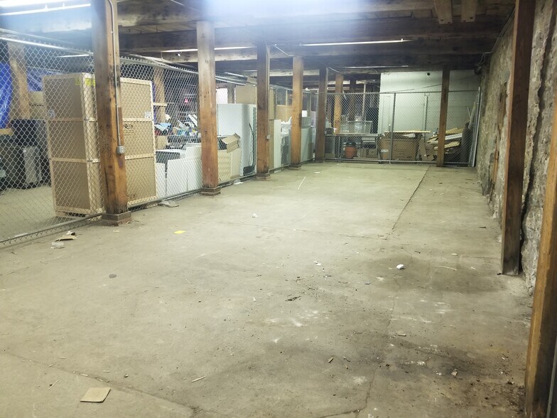 More Photos Of 119 R Foster St, Peabody Warehouse For Lease