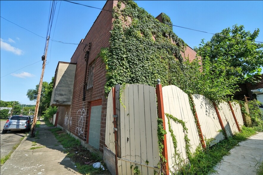 More Photos Of 6105-6117 Vine St, Cincinnati Storefront Retail Residential For Sale