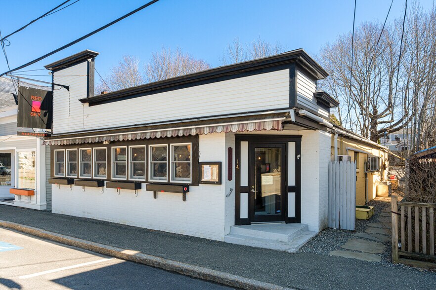 More Photos Of 14 Clark Point Rd, Southwest Harbor Restaurant For Sale