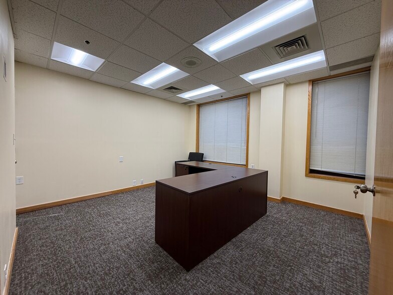 More Photos Of 33 Bartlett St, Lowell Medical For Lease