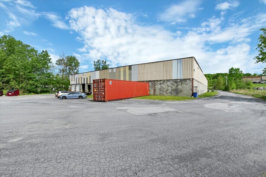 More Photos Of 50 Jeanne Dr, Newburgh Service For Lease