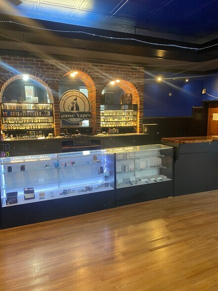 More Photos Of 50 N 4th St, Columbia Storefront Retail Residential For Lease