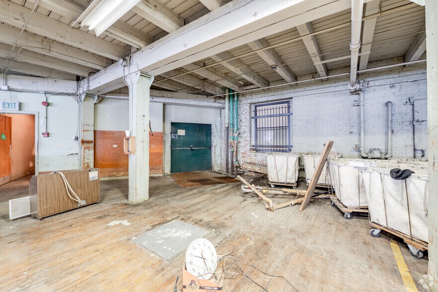 More Photos Of 702 S Michigan St, South Bend Warehouse For Lease