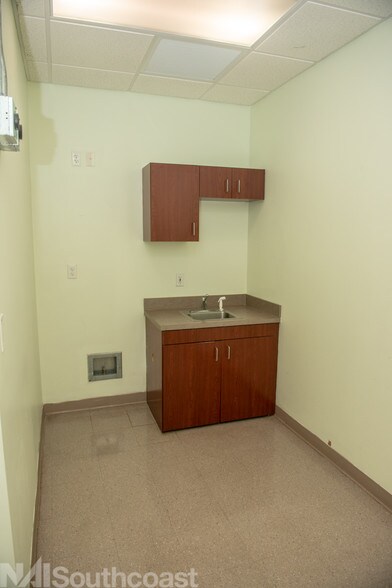 More Photos Of 1050 SE Monterey Rd, Stuart Medical For Lease