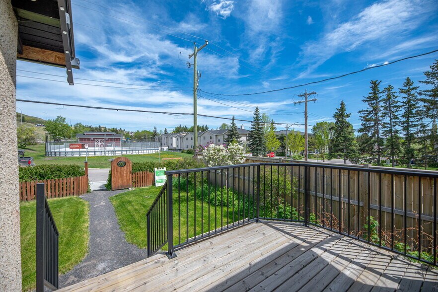 More Photos Of 313 Ross Av, Cochrane Medical For Sale