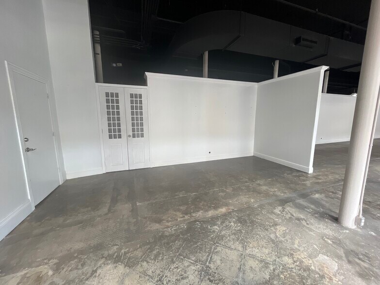 More Photos Of 2207 Post Office St, Galveston Apartments For Lease