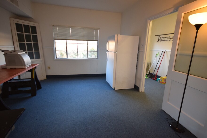 More Photos Of 108 W Jefferson St, Falls Church Warehouse For Lease