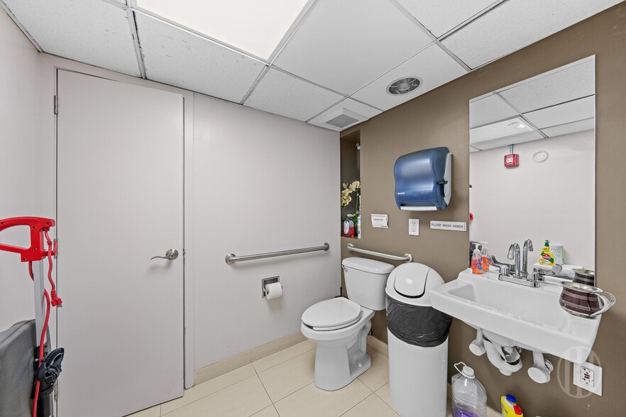 More Photos Of 104-110 E 40th St, New York Medical For Sale