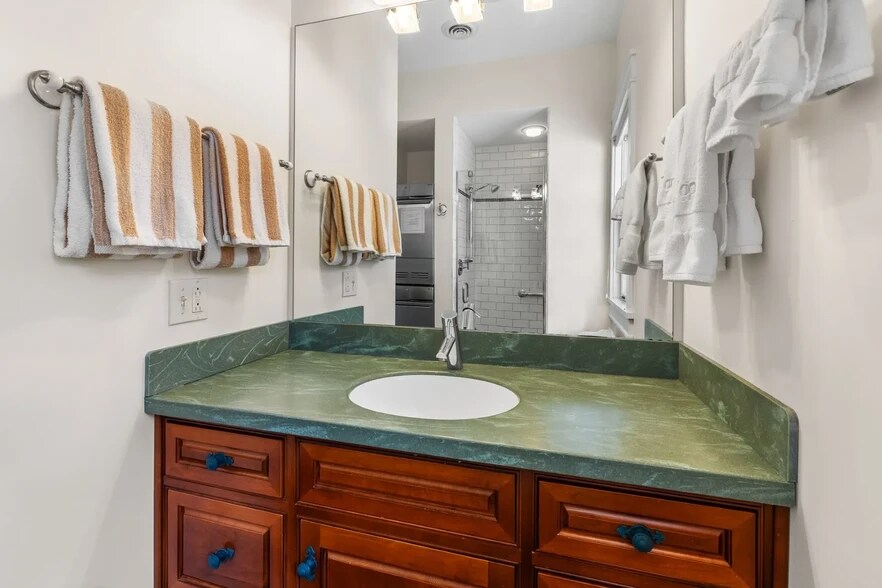 More Photos Of 31 Huntington Pl, Rochester Apartments For Sale