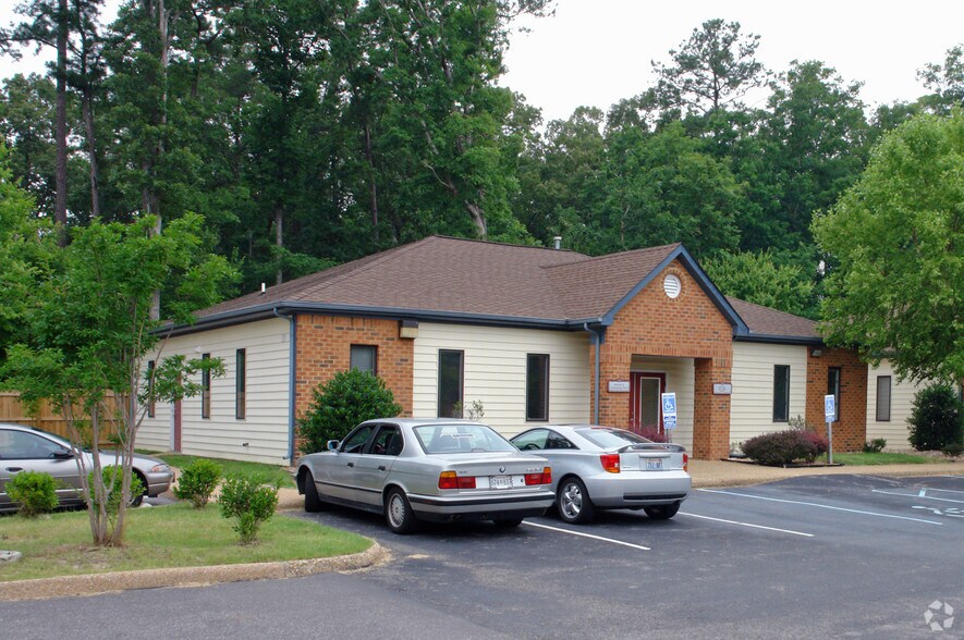 More Photos Of 12695 McManus Blvd, Newport News Unknown For Lease