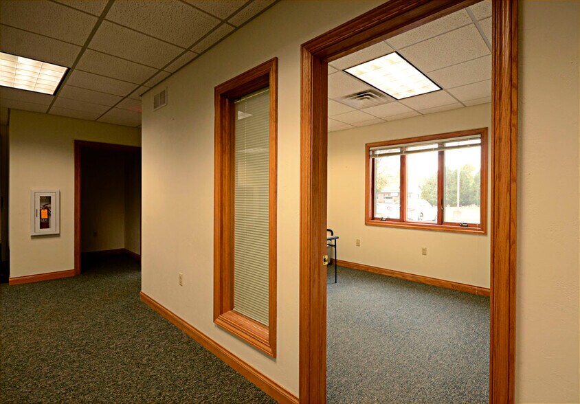 More Photos Of 5485 W Grande Market Dr, Appleton Office For Lease