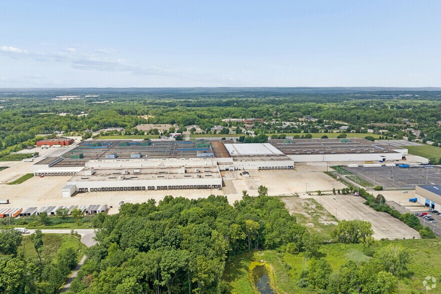 More Photos Of 5455-5555 Darrow Rd, Hudson Distribution For Lease