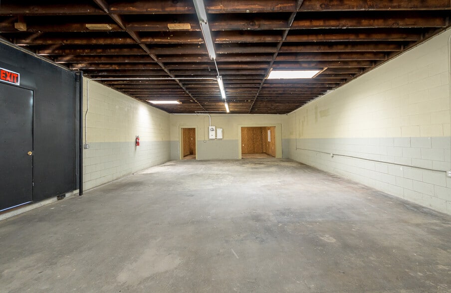 More Photos Of 6409 Regent St, Huntington Park Warehouse For Sale