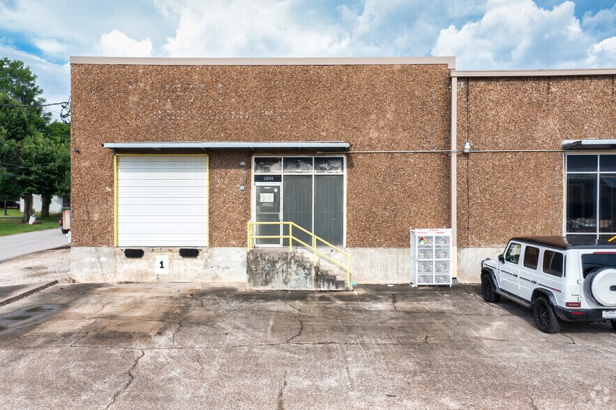 More Photos Of 1202-1398 Harris St, Houston Warehouse For Lease