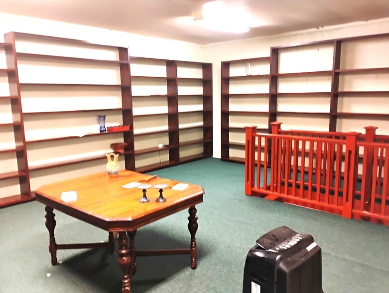 More Photos Of 1002 E Taylor St, Brownsville Office For Lease