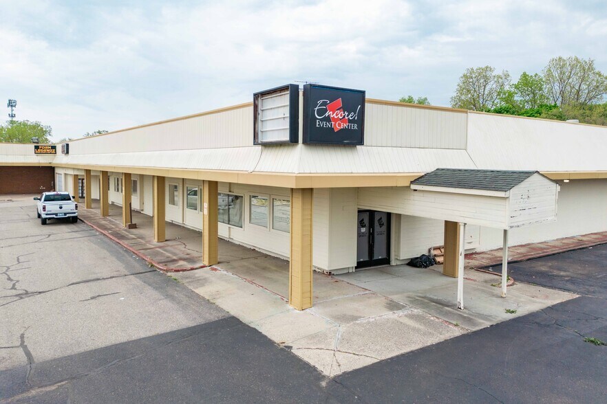 More Photos Of 3467-3575 Beecher Rd, Flint Freestanding For Sale