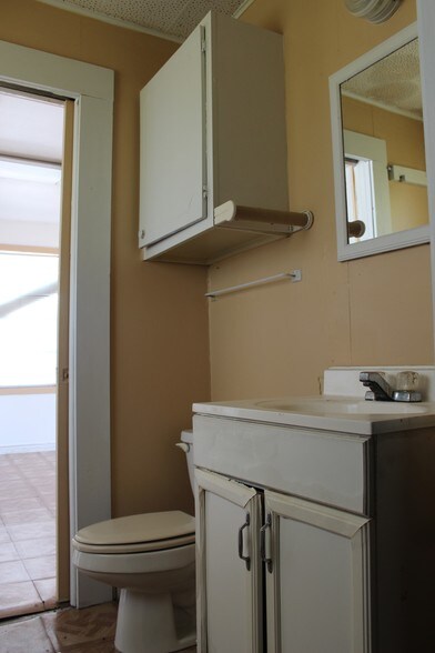 More Photos Of 932 S Broadway St, La Porte Storefront Retail Office For Sale