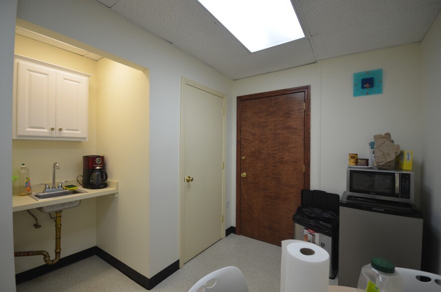 More Photos Of 20 Maple St, Springfield Office For Sale