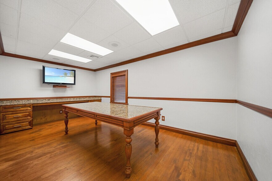 More Photos Of 2424 Coral Way, Coral Gables Office For Lease